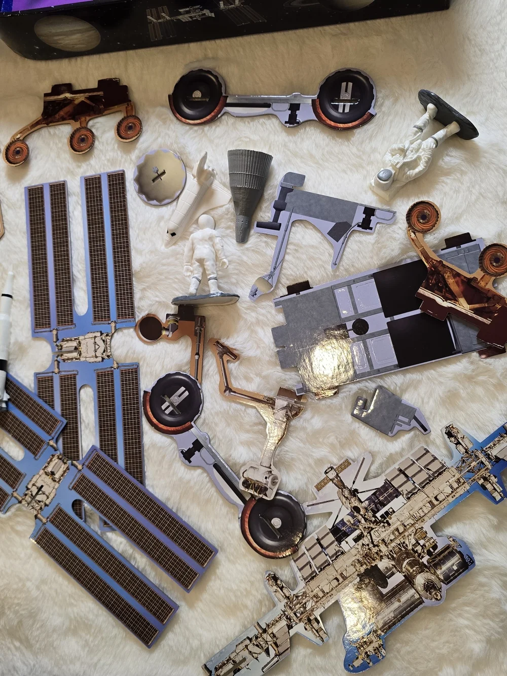 Learning Adventures Space - Case With Book, Cards And Figurines.